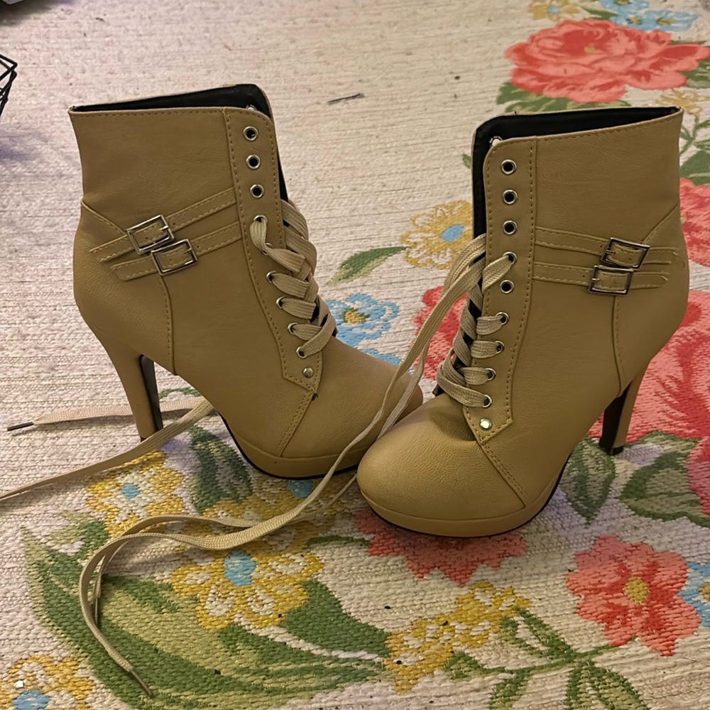Tonglida Ankle Boot
